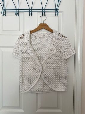 Women’s white short sleeve shrug sweater